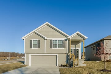 100 Samantha St Raymore, MO 64083